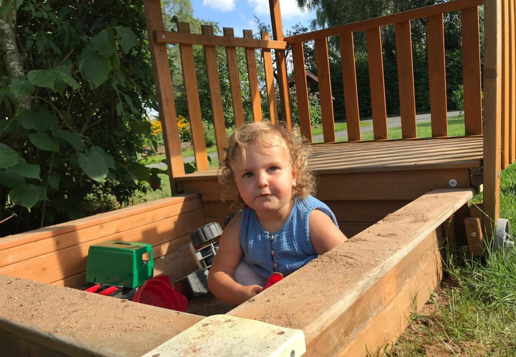 Spaß beim Sandspielen