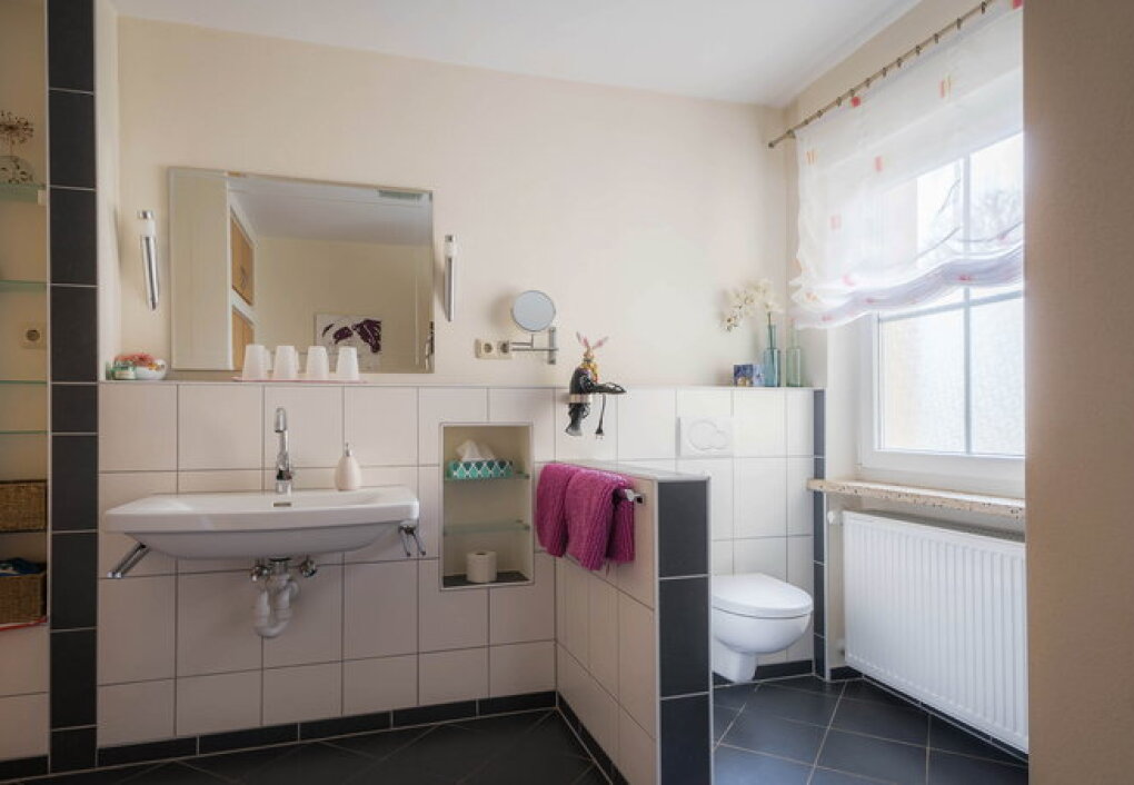 Geräumiges Bad-Rose